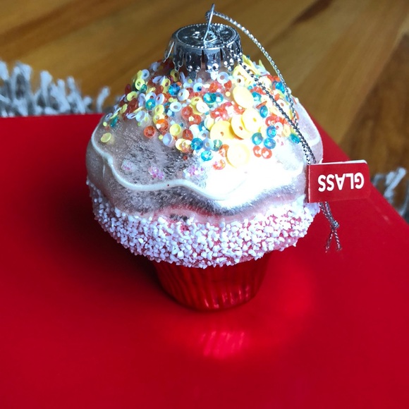 Other - Glass vintage cupcake ornament